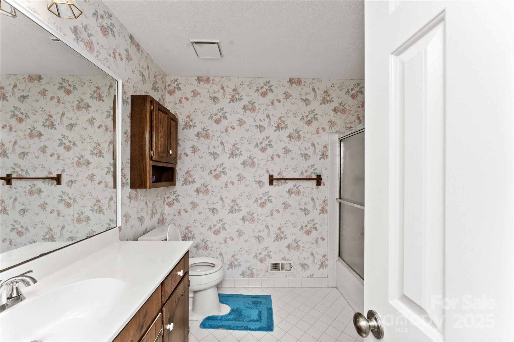 3614 McKee Road Charlotte, NC 28270 - Photo 21 of 29 a bathroom with a sink and a bathtub