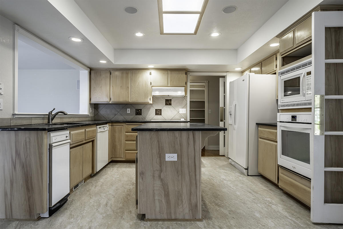 6633 Rapp Lane Talent, OR 97540 - Photo 21 of 58 DSC04068-HDR