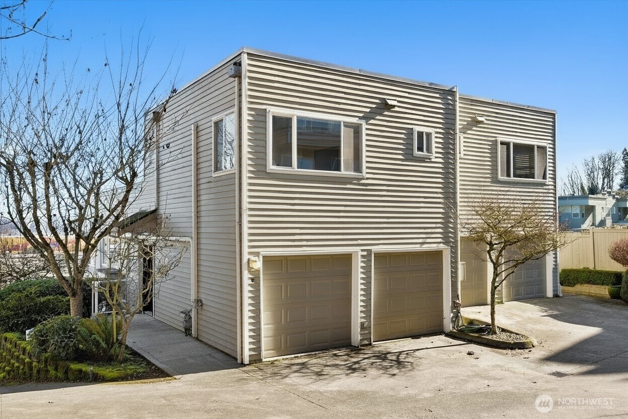 2325 Harbor Avenue Southwest, Unit B1 Seattle, WA 98126 - Photo 37 of 37 a front view of a house
