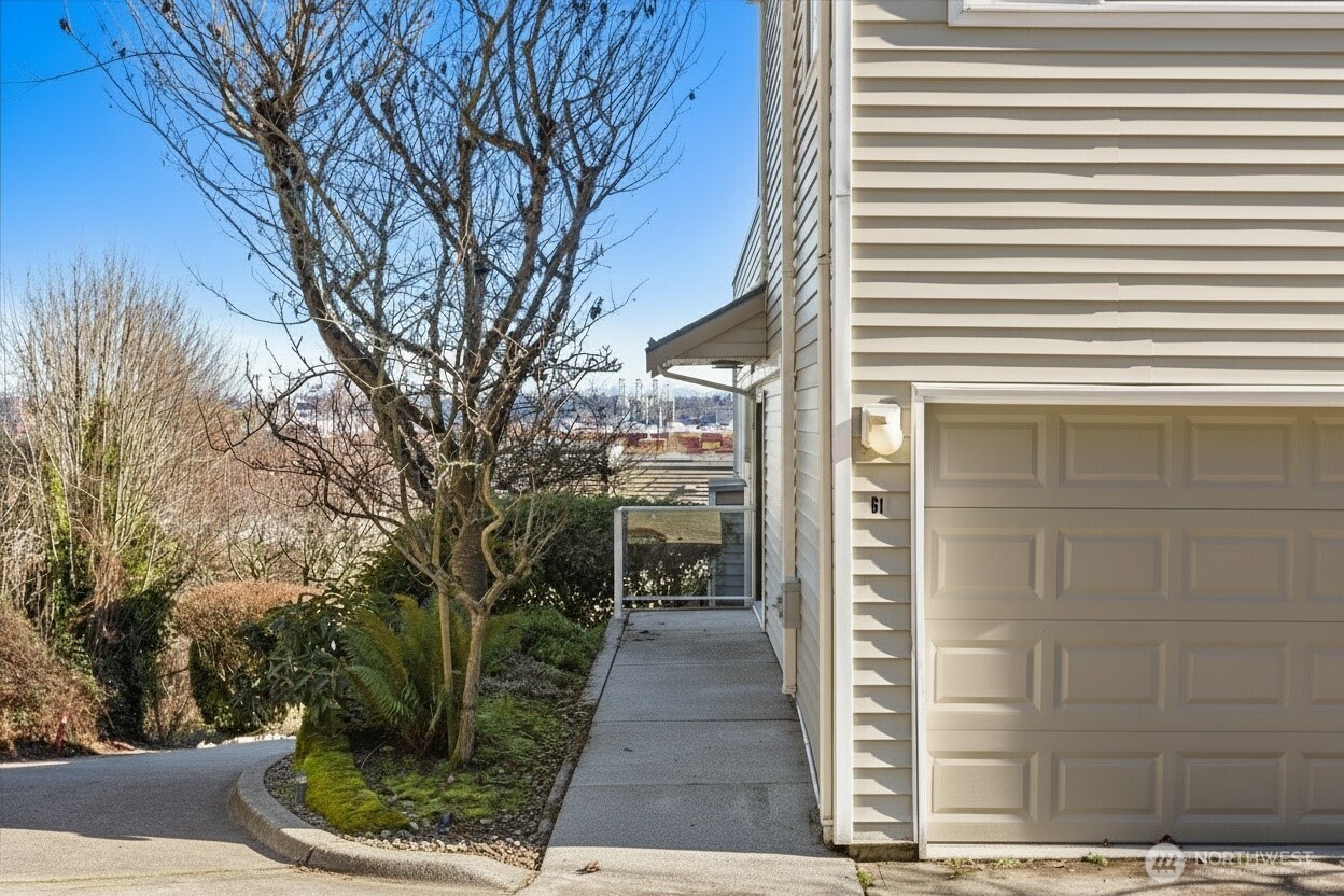 2325 Harbor Avenue Southwest, Unit B1 Seattle, WA 98126 - Photo 5 of 37 a pathway of a house