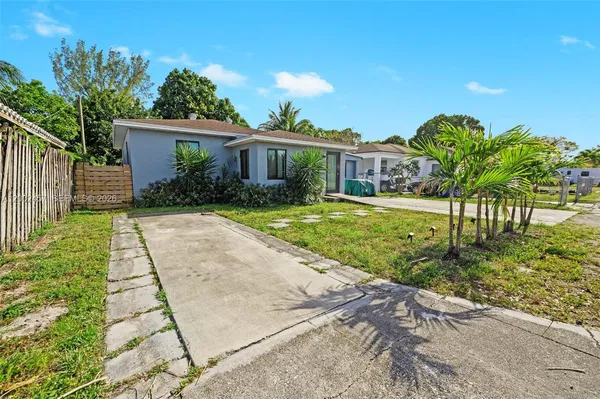 $500,000 | 2410 Jackson Street, Hollywood, FL 33020