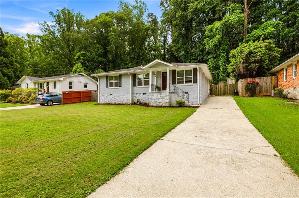 892 Scott Circle Decatur, GA 30033 - Photo 2 of 27