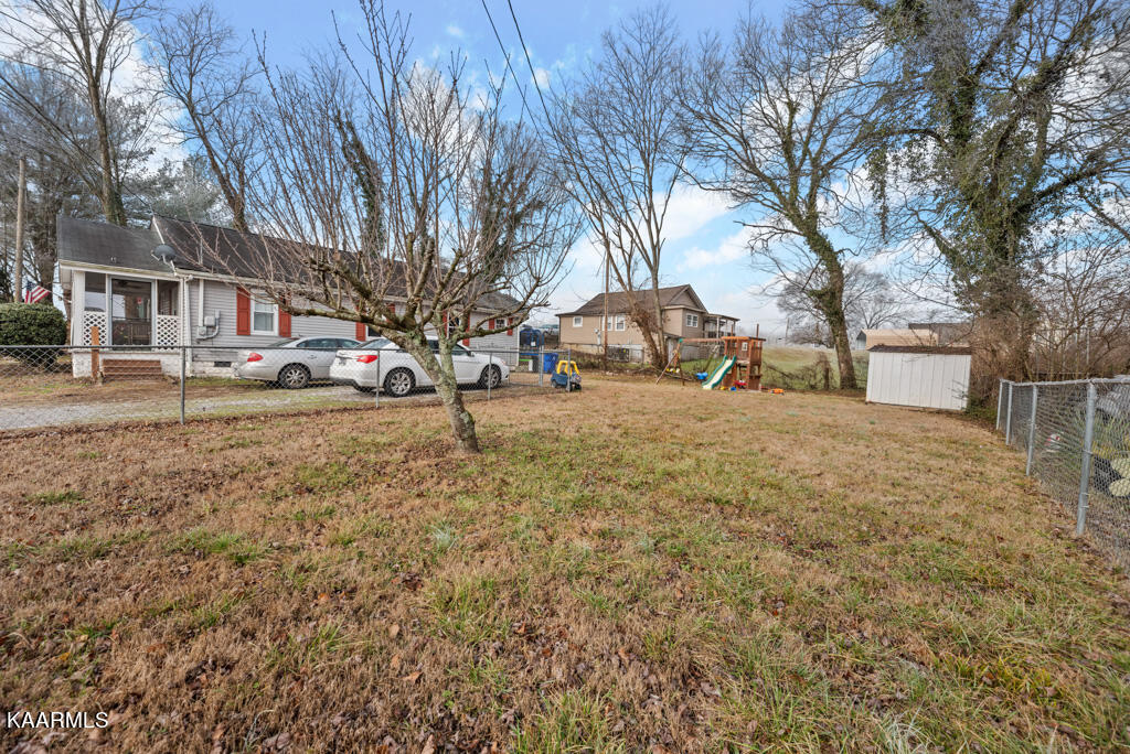 508 Hendrickson Street Clinton, TN 37716 - Photo 22 of 22 Hbdrcksn508 (10)