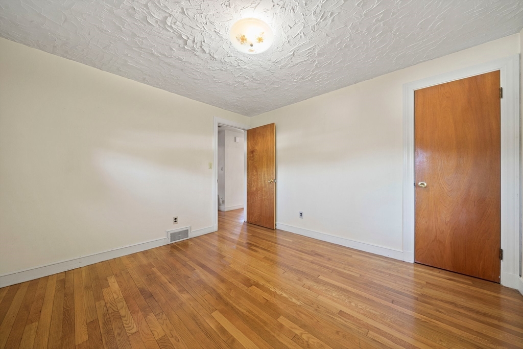 356 Shaw Street Braintree, MA 02184 - Photo 18 of 37