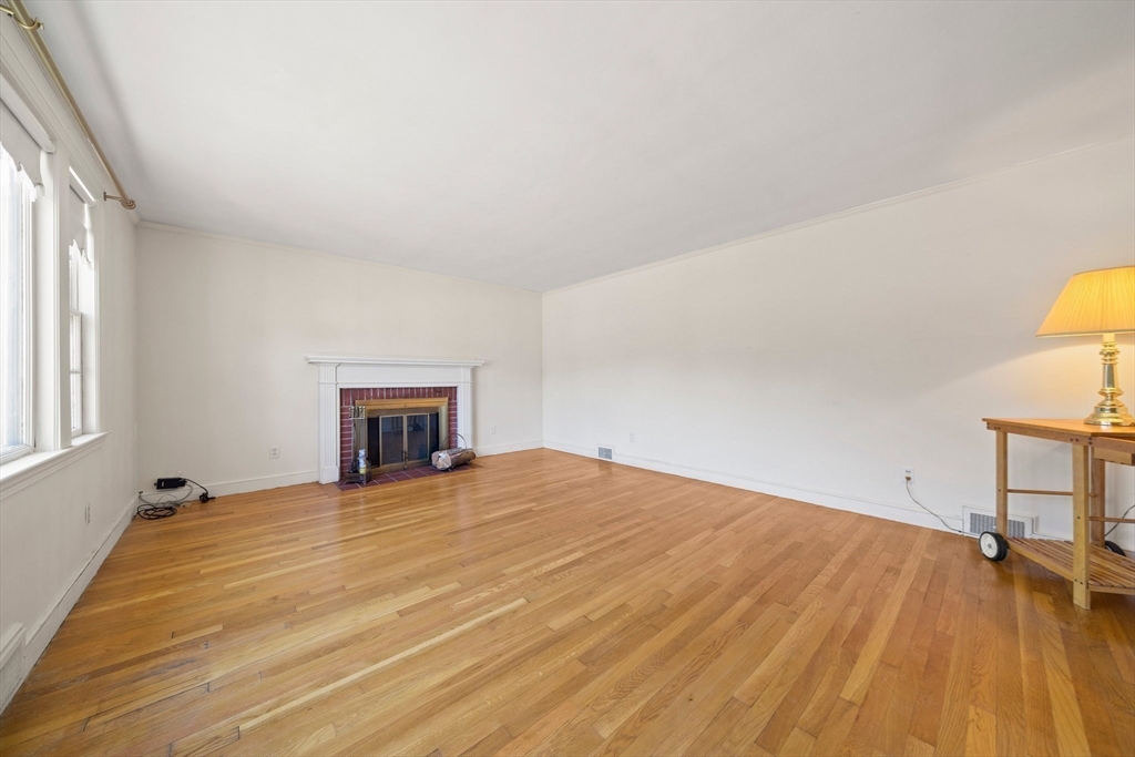 356 Shaw Street Braintree, MA 02184 - Photo 5 of 37