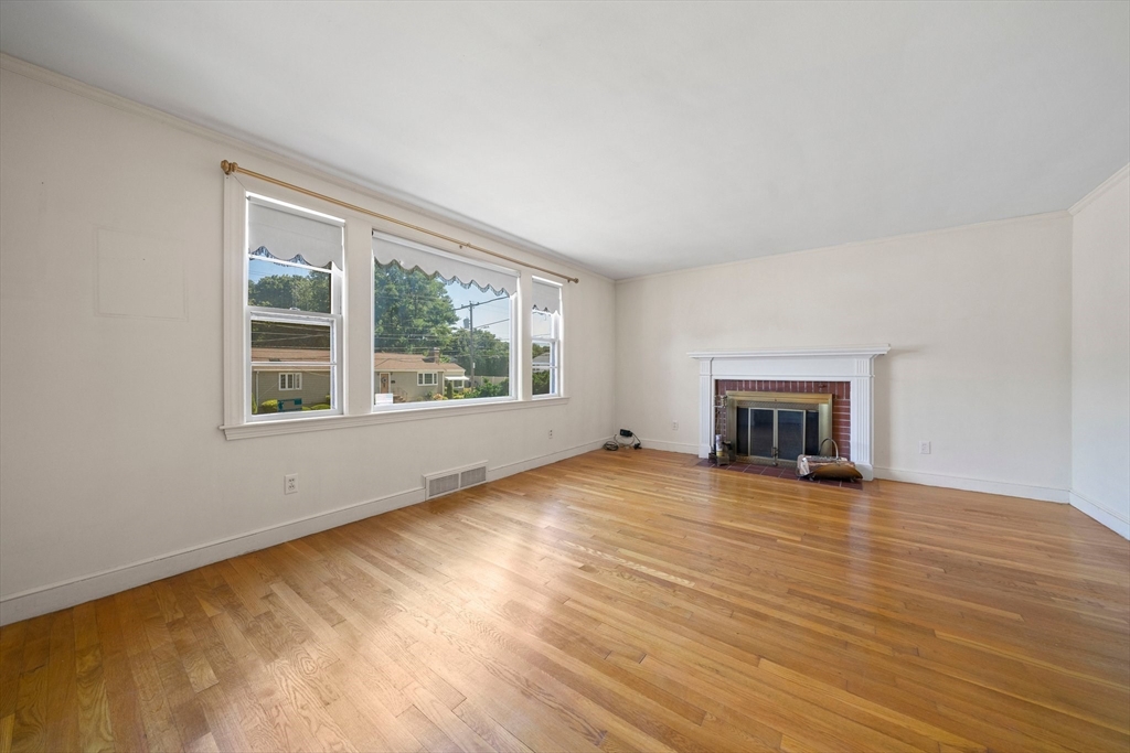 356 Shaw Street Braintree, MA 02184 - Photo 6 of 37