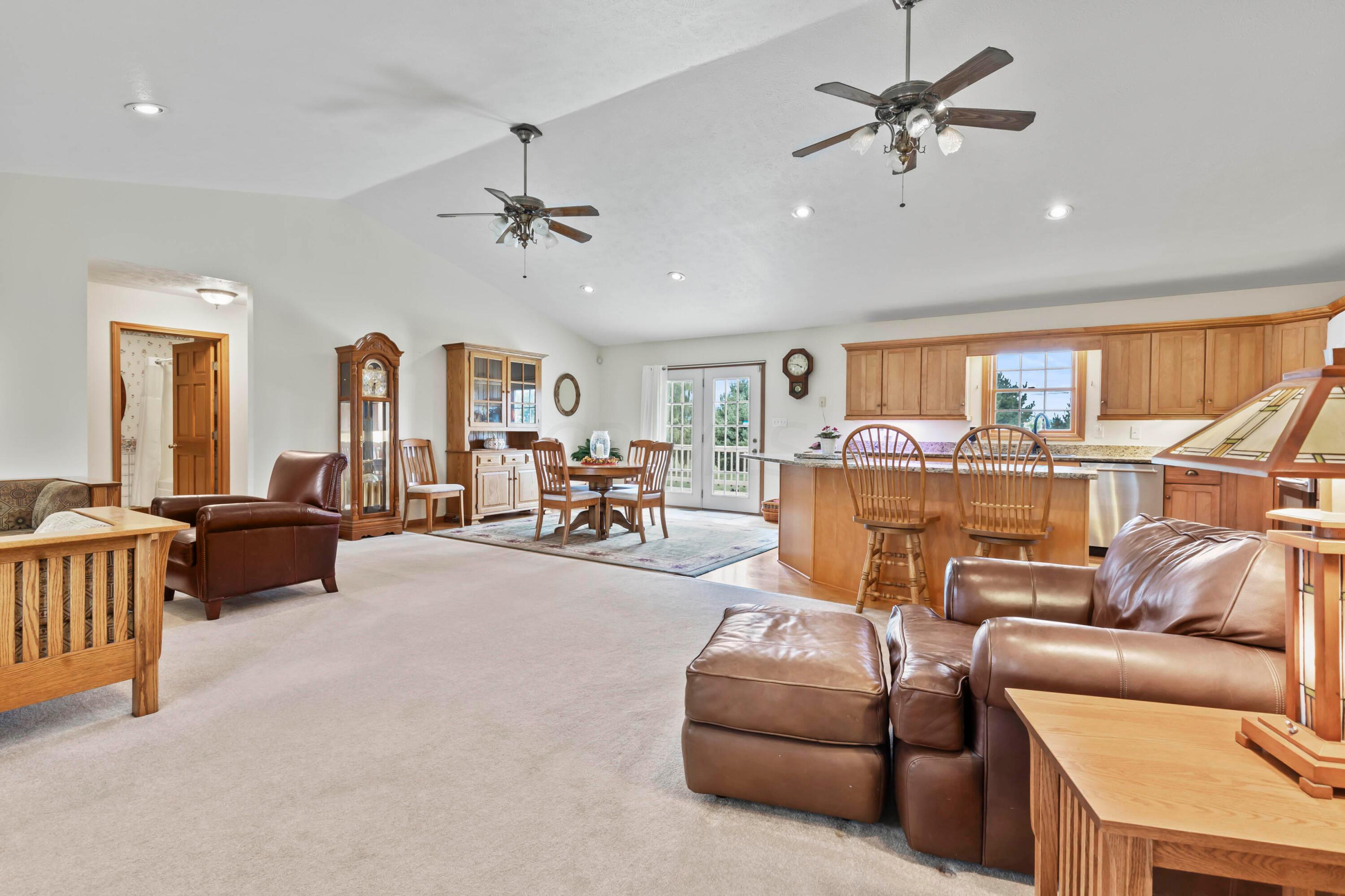 11121 Tucker Road Mount Vernon, OH 43050 - Photo 4 of 50 Family Room