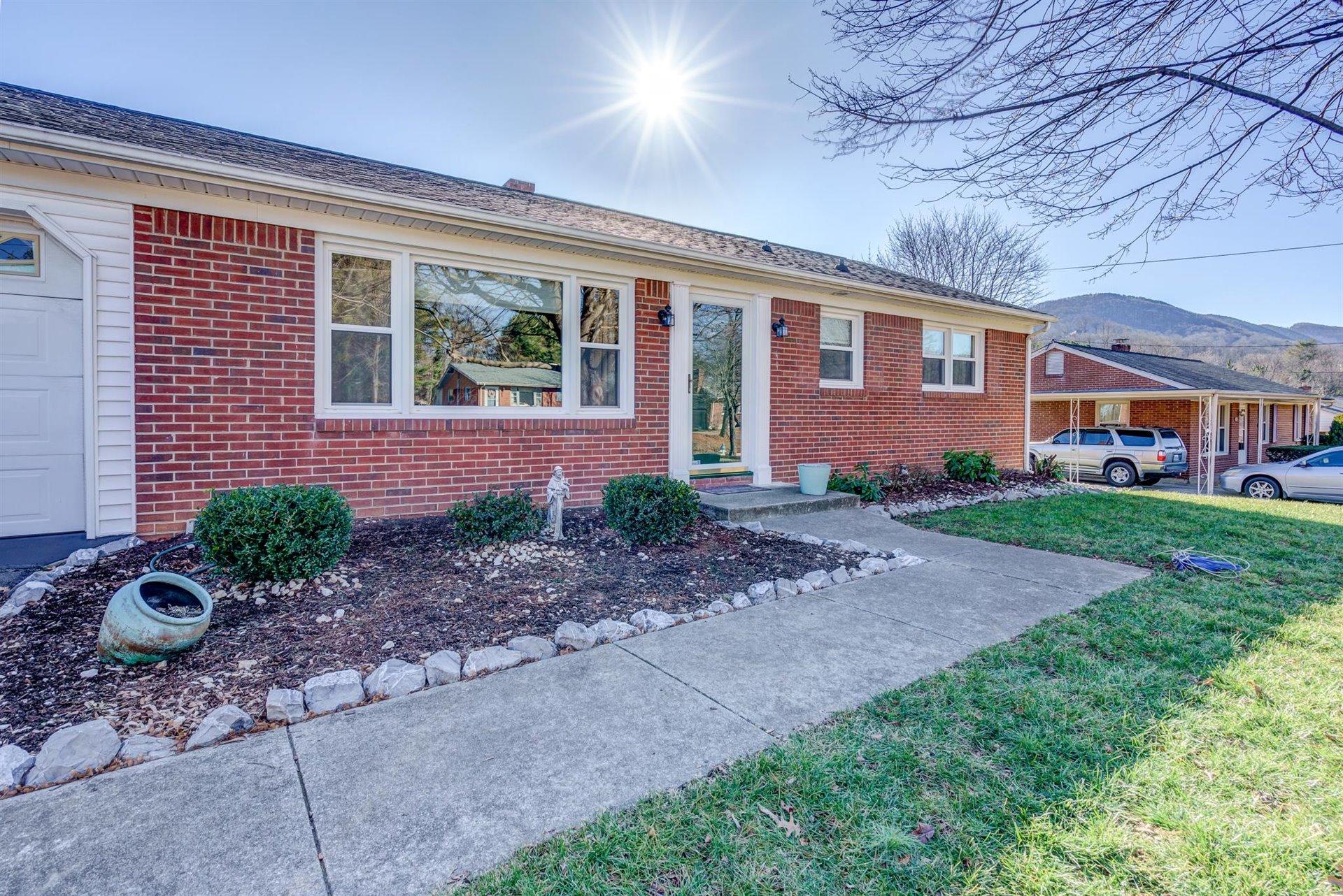 5234 Grandin Rd Extension Roanoke, VA 24018 - Photo 4 of 41 04-011320210070