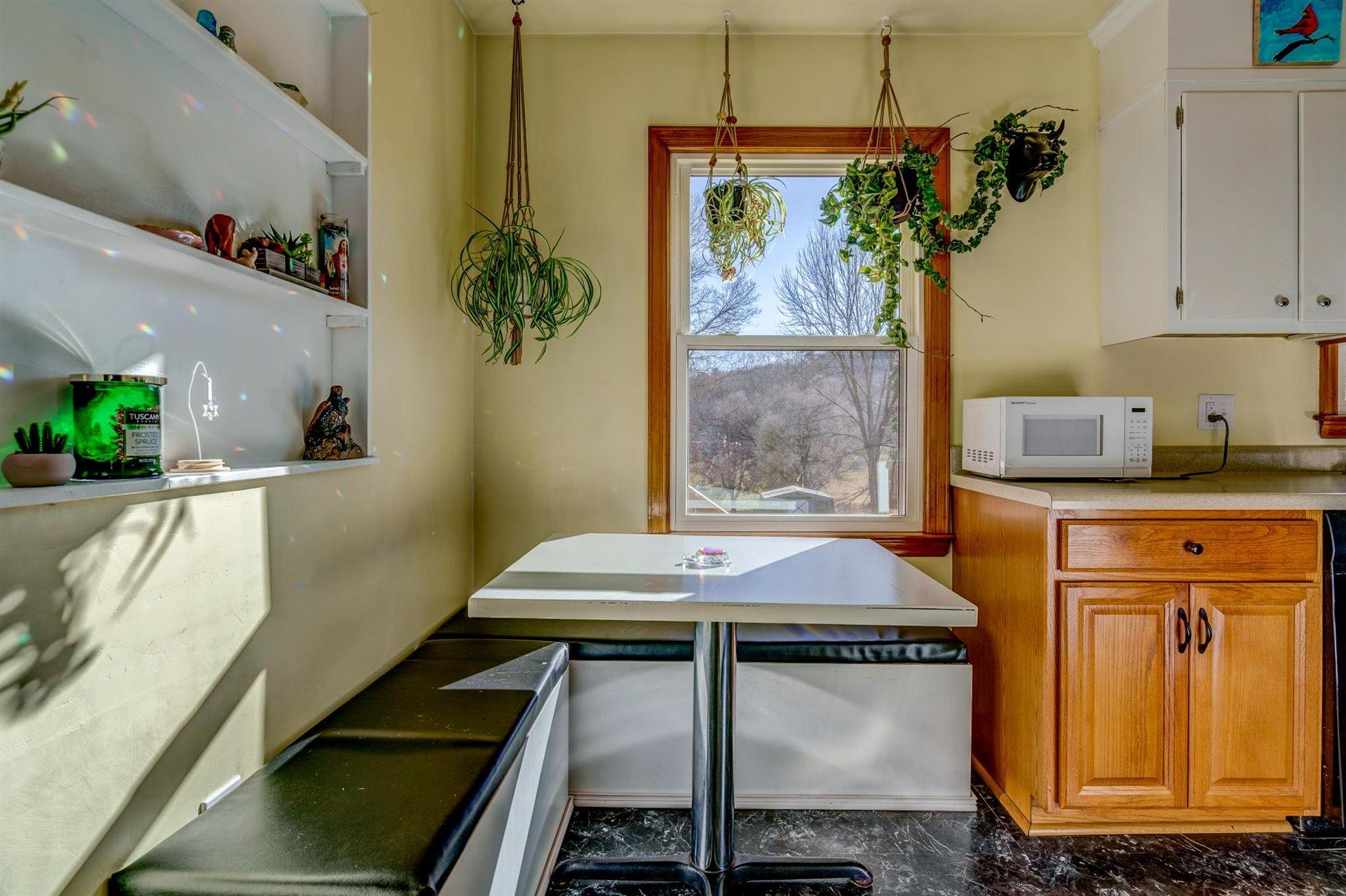 5234 Grandin Rd Extension Roanoke, VA 24018 - Photo 7 of 41 07-011320210076