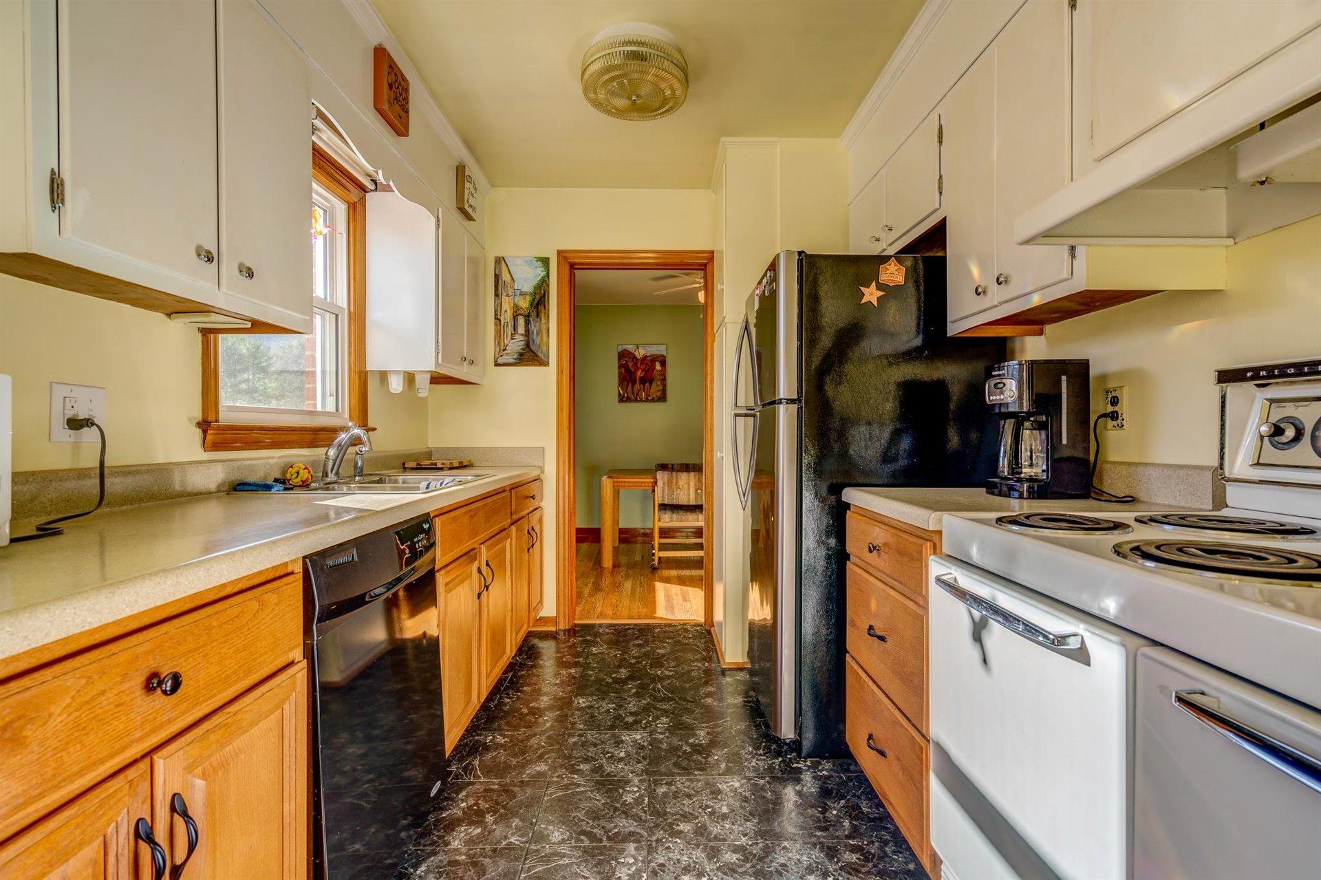 5234 Grandin Rd Extension Roanoke, VA 24018 - Photo 8 of 41 08-011320210077