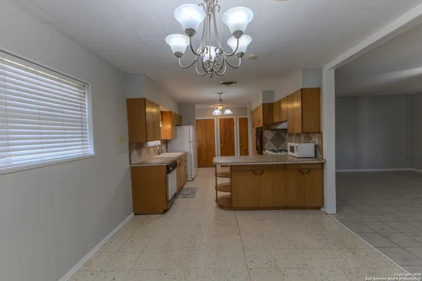 $219,500 | 717 Skylane Drive South, Uvalde, TX 78801