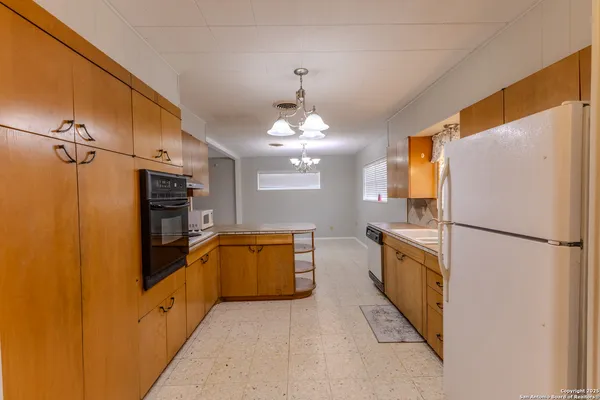 $219,500 | 717 Skylane Drive South, Uvalde, TX 78801