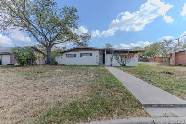 $219,500 | 717 Skylane Drive South, Uvalde, TX 78801