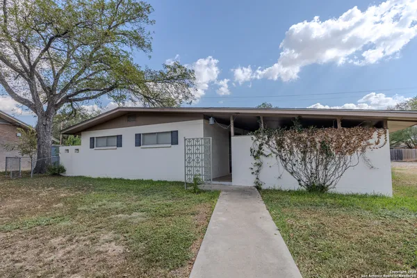 $219,500 | 717 Skylane Drive South, Uvalde, TX 78801