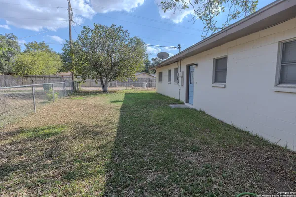 $219,500 | 717 Skylane Drive South, Uvalde, TX 78801