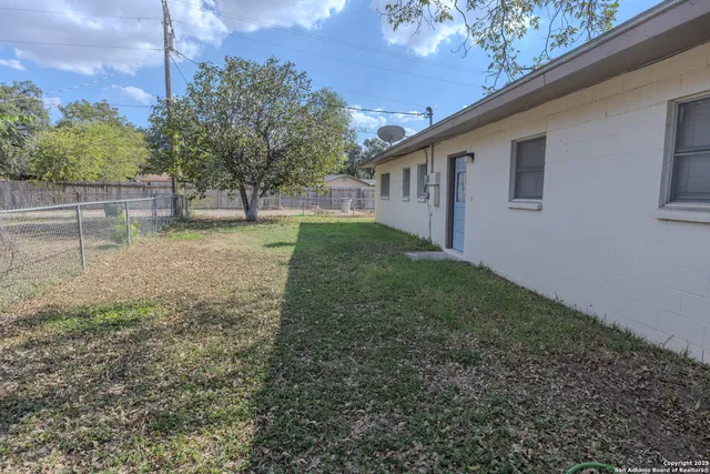 $219,500 | 717 Skylane Drive South, Uvalde, TX 78801
