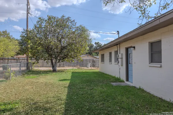 $219,500 | 717 Skylane Drive South, Uvalde, TX 78801