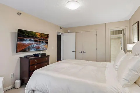 $395,000 | 48 Groveland Terrace, Unit 313, Minneapolis, MN 55403