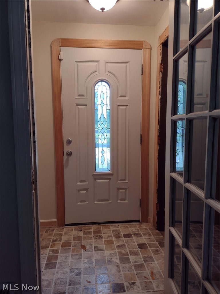 933 Woodview Road Cleveland, OH 44121 - Photo 7 of 34 Gallery Image 7