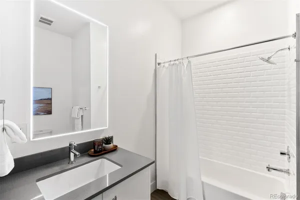 $400,000 | 2525 Arapahoe Street, Unit RD310, Denver, CO 80205