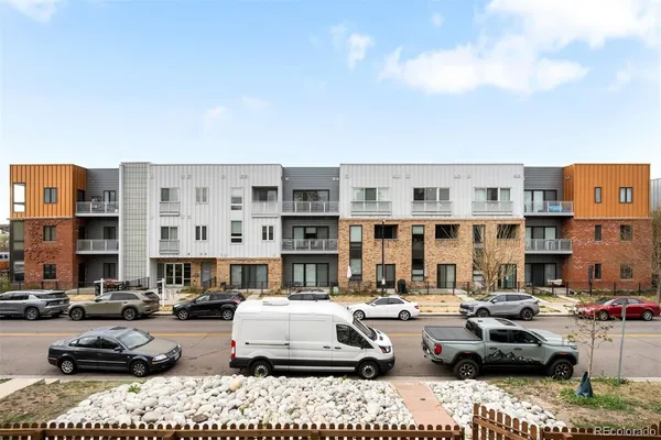 $400,000 | 2525 Arapahoe Street, Unit RD310, Denver, CO 80205