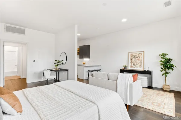 $400,000 | 2525 Arapahoe Street, Unit RD310, Denver, CO 80205