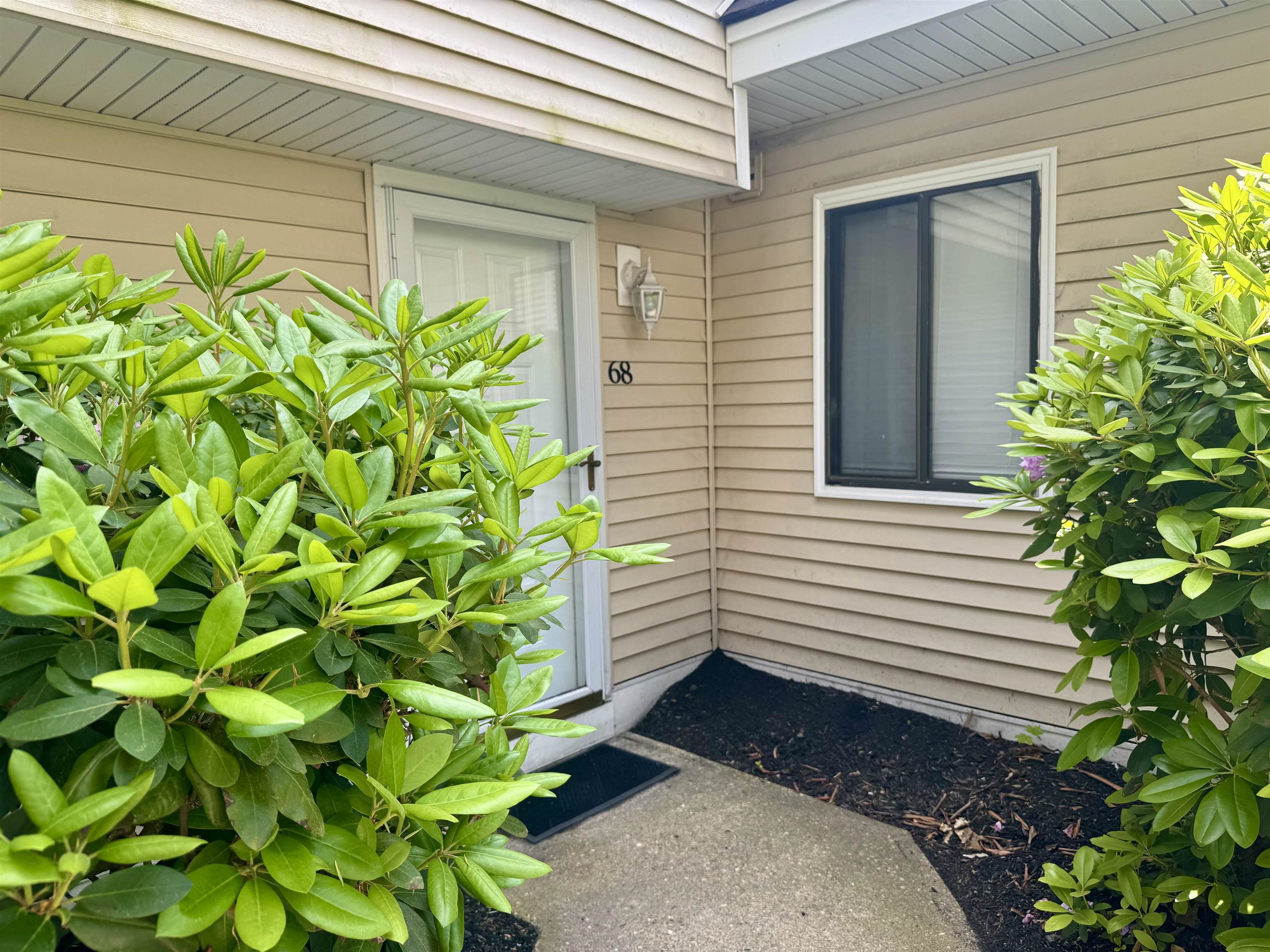 68 Franklin Heights Rochester, NH 03867 - Photo 2 of 32