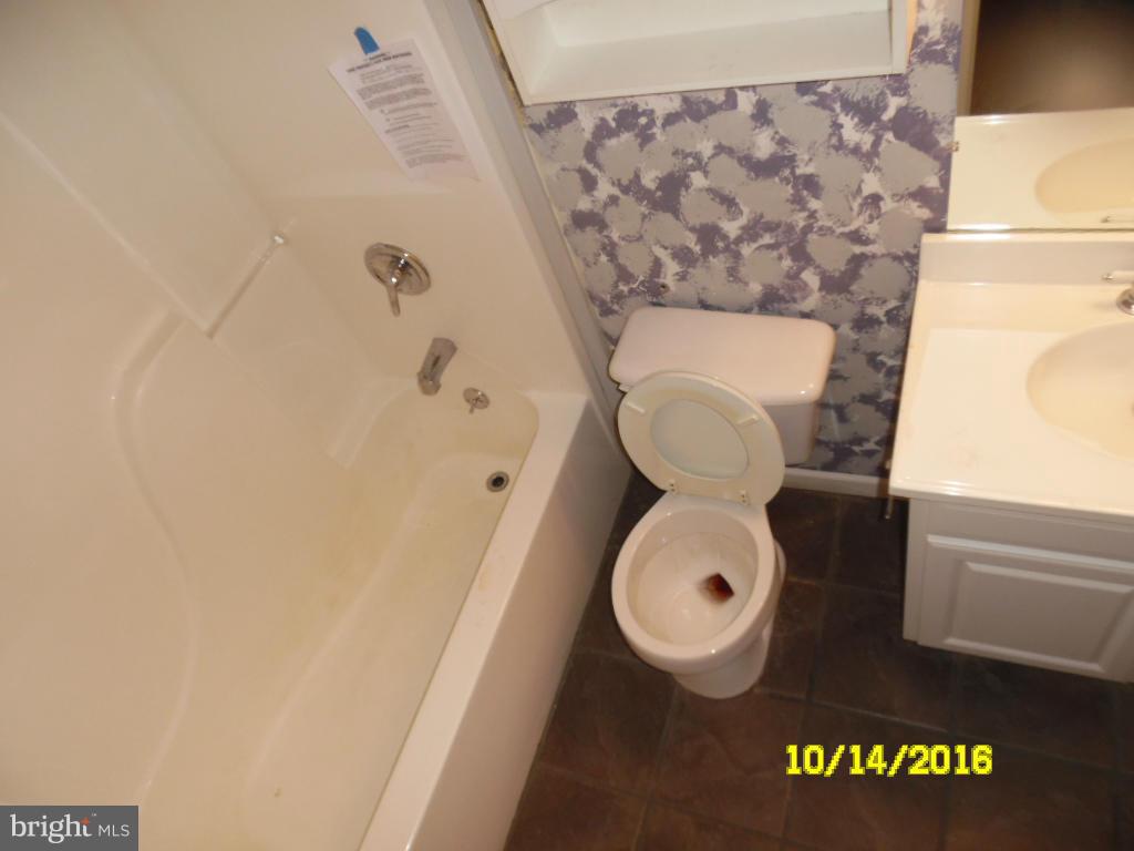 8528 Rhuddlan Road Baltimore, MD 21236 - Photo 16 of 18 Bath