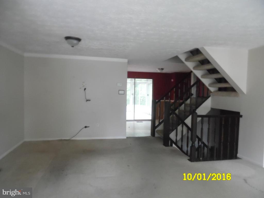 8528 Rhuddlan Road Baltimore, MD 21236 - Photo 3 of 18 Living Room