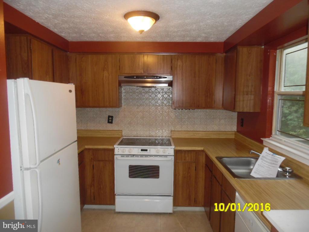 8528 Rhuddlan Road Baltimore, MD 21236 - Photo 4 of 18 Kitchen