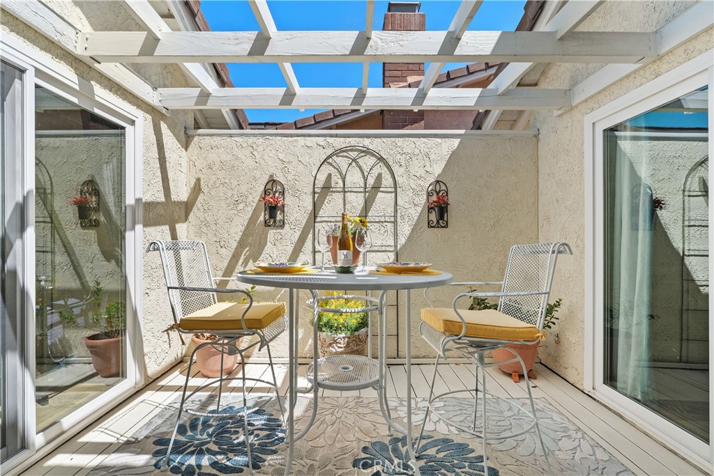 4 Redhawk Irvine, CA 92604 - Photo 15 of 32 Atrium