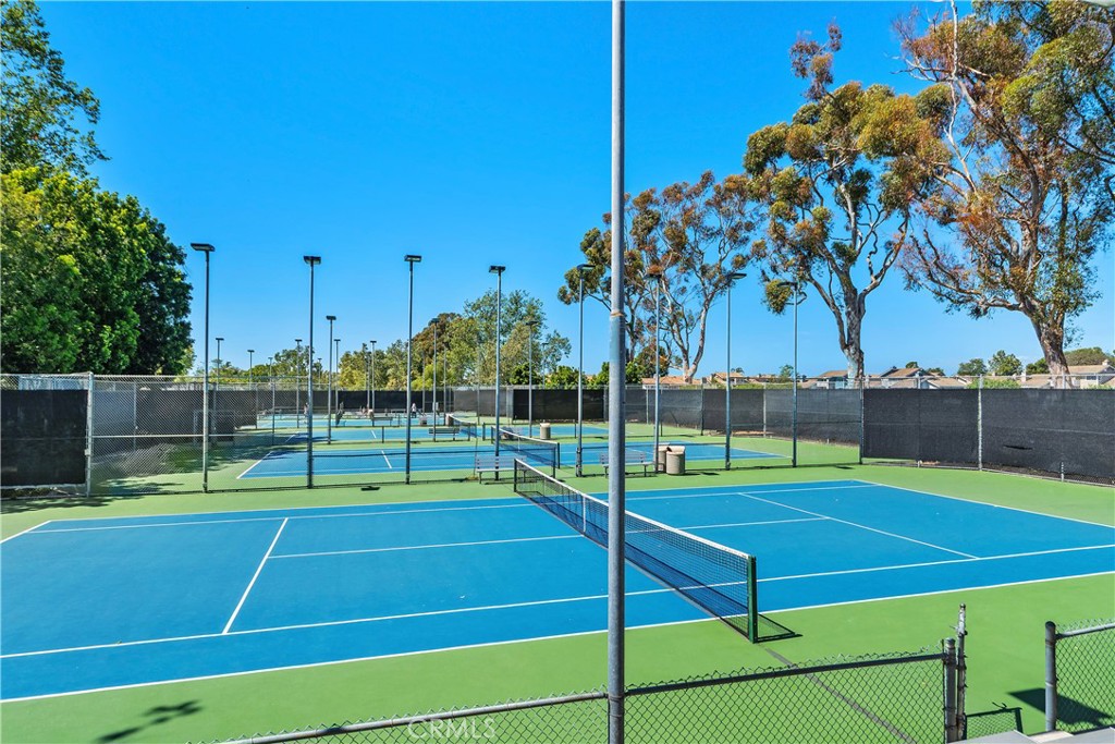 4 Redhawk Irvine, CA 92604 - Photo 20 of 32 Association Tennis