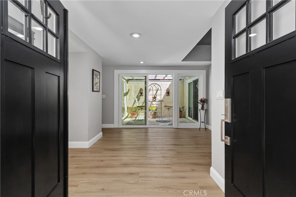 4 Redhawk Irvine, CA 92604 - Photo 3 of 32 Entrance