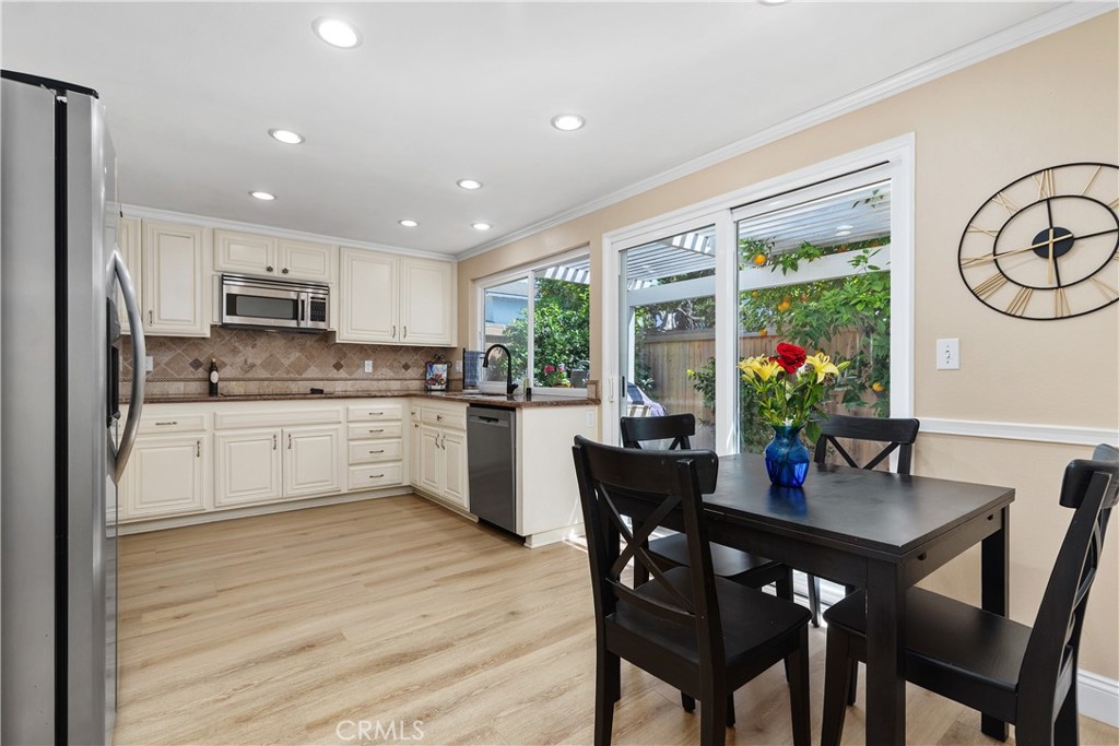 4 Redhawk Irvine, CA 92604 - Photo 5 of 32 Breakfast Nook