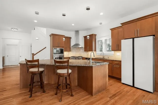 $1,695,000 | 327 Chasselle Lane, St. Louis, MO 63141