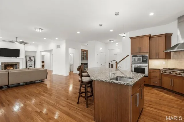 $1,695,000 | 327 Chasselle Lane, St. Louis, MO 63141