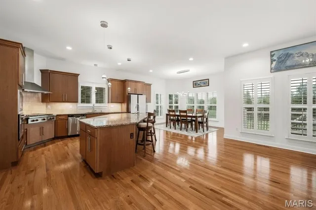 $1,695,000 | 327 Chasselle Lane, St. Louis, MO 63141