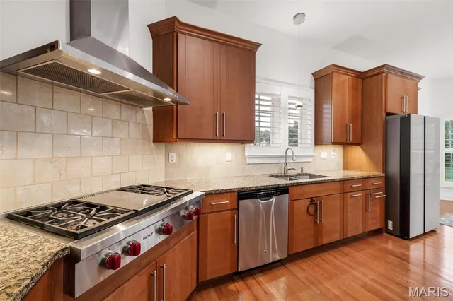 $1,695,000 | 327 Chasselle Lane, St. Louis, MO 63141