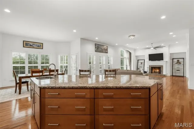 $1,695,000 | 327 Chasselle Lane, St. Louis, MO 63141