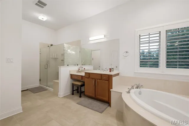 $1,695,000 | 327 Chasselle Lane, St. Louis, MO 63141