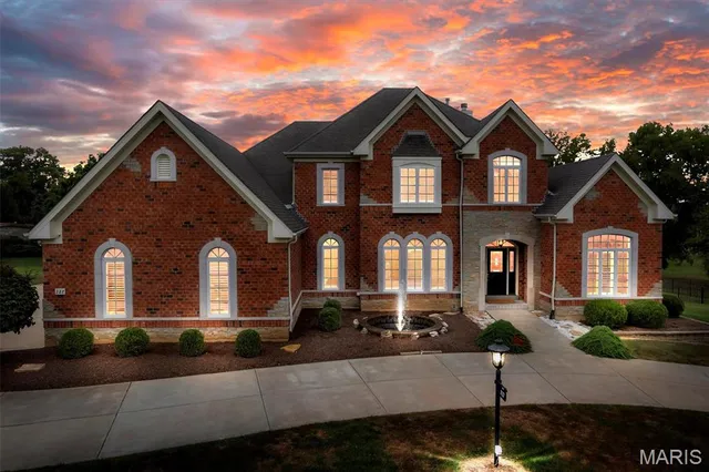 $1,695,000 | 327 Chasselle Lane, St. Louis, MO 63141