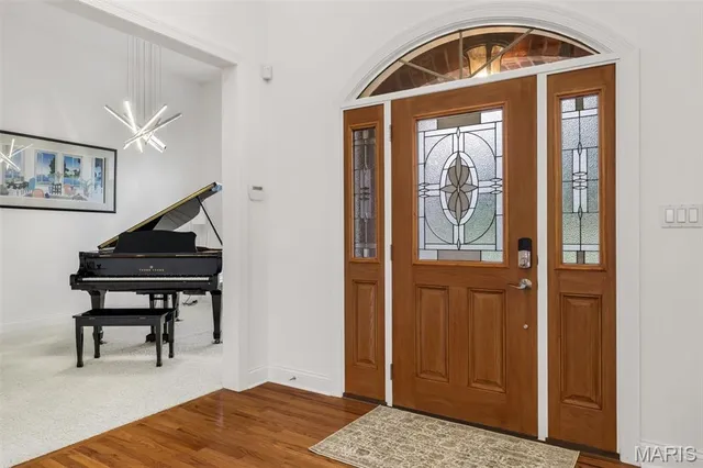 $1,695,000 | 327 Chasselle Lane, St. Louis, MO 63141