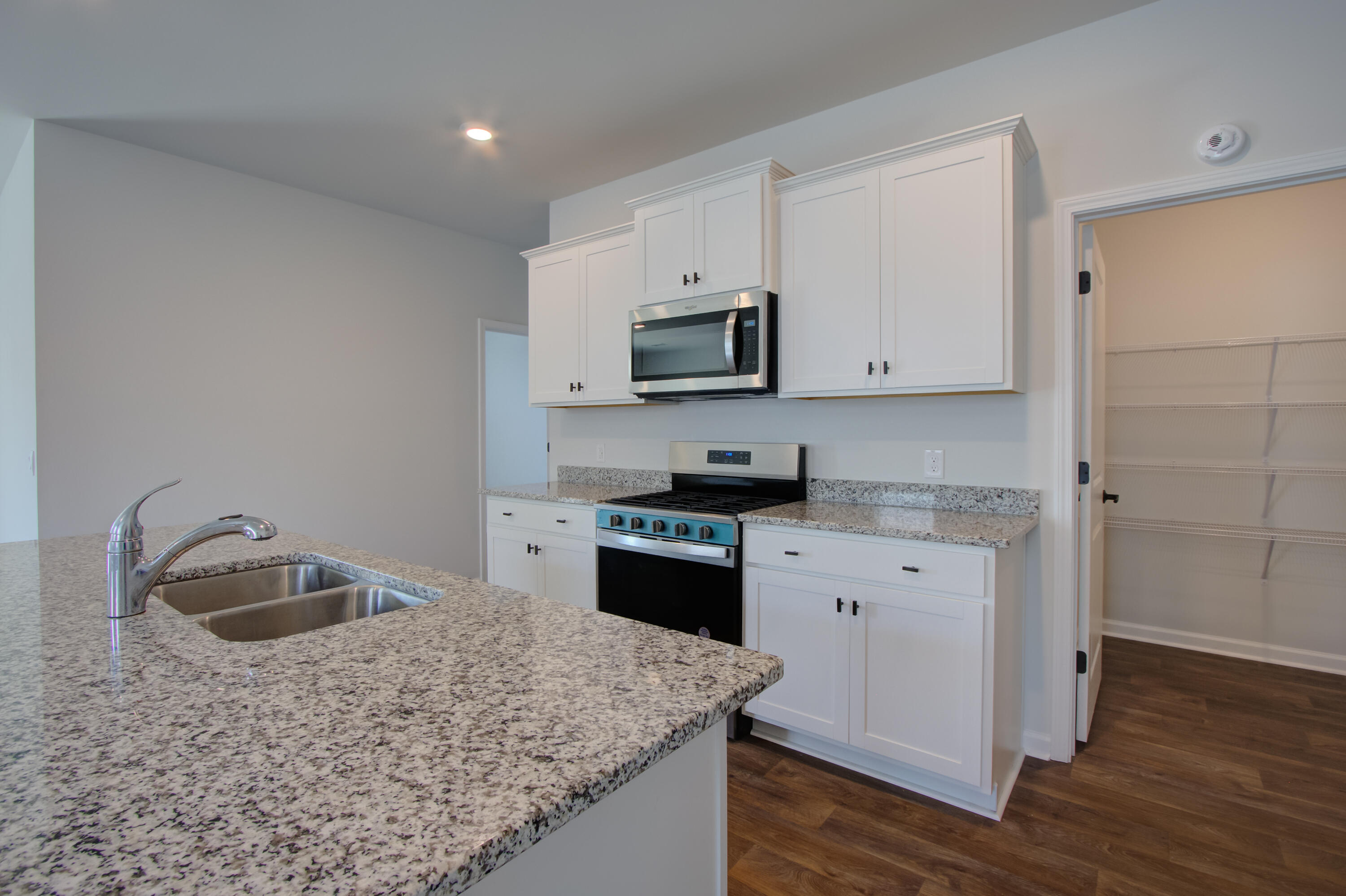 729 Long Blf Road Summerville, SC 29486 - Photo 4 of 33 05142026-023