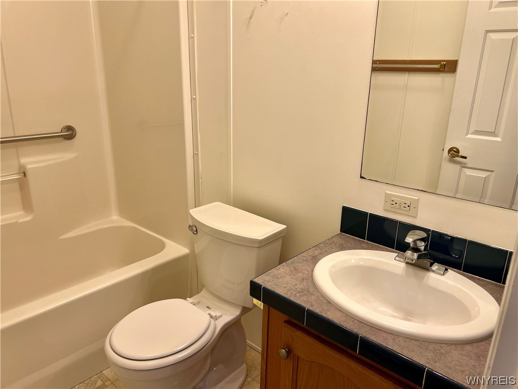 9896 Limehouse Drive Clarence, NY 14031 - Photo 14 of 21