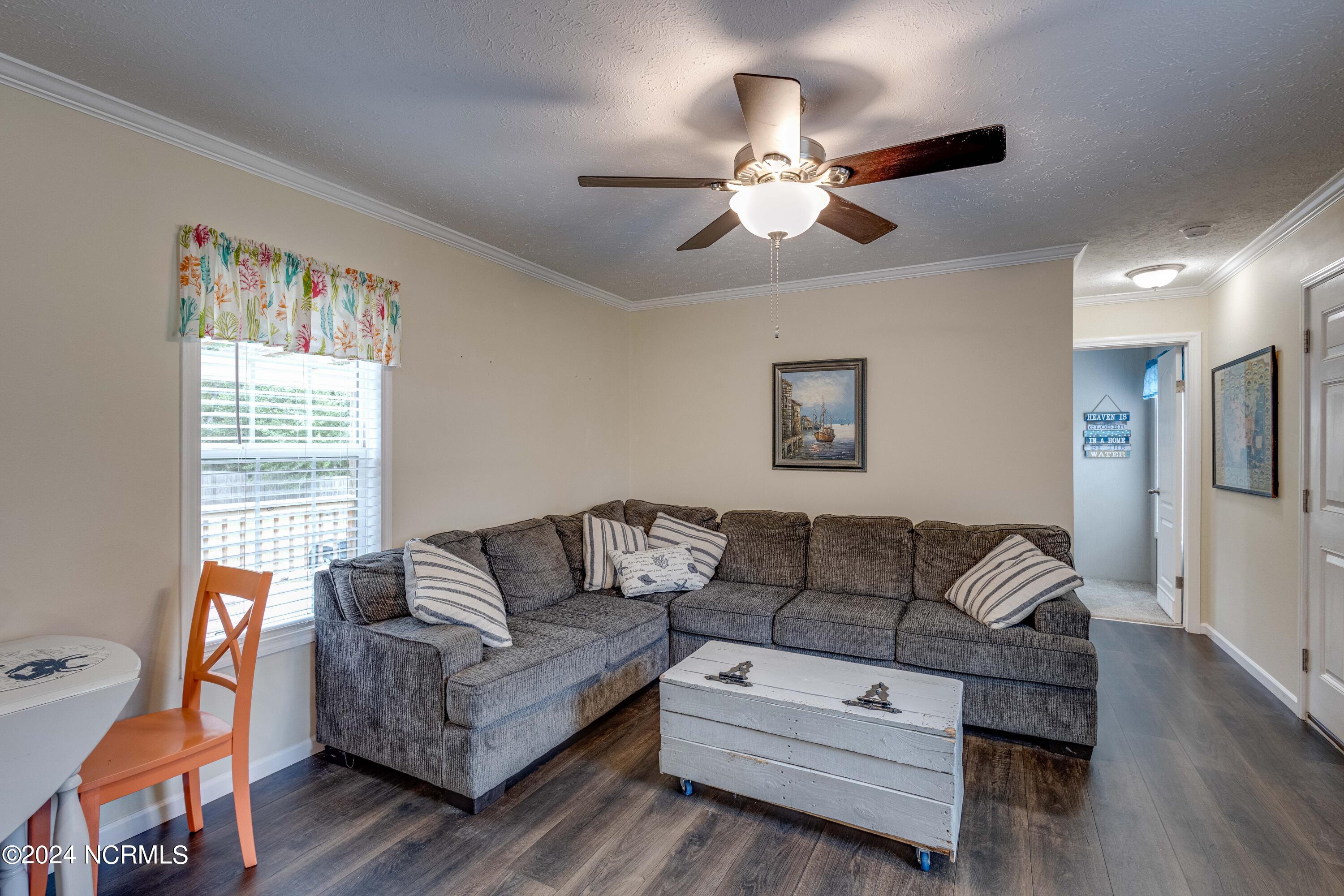 352 Duck Creek Road Washington, NC 27889 - Photo 10 of 34 Living Roon