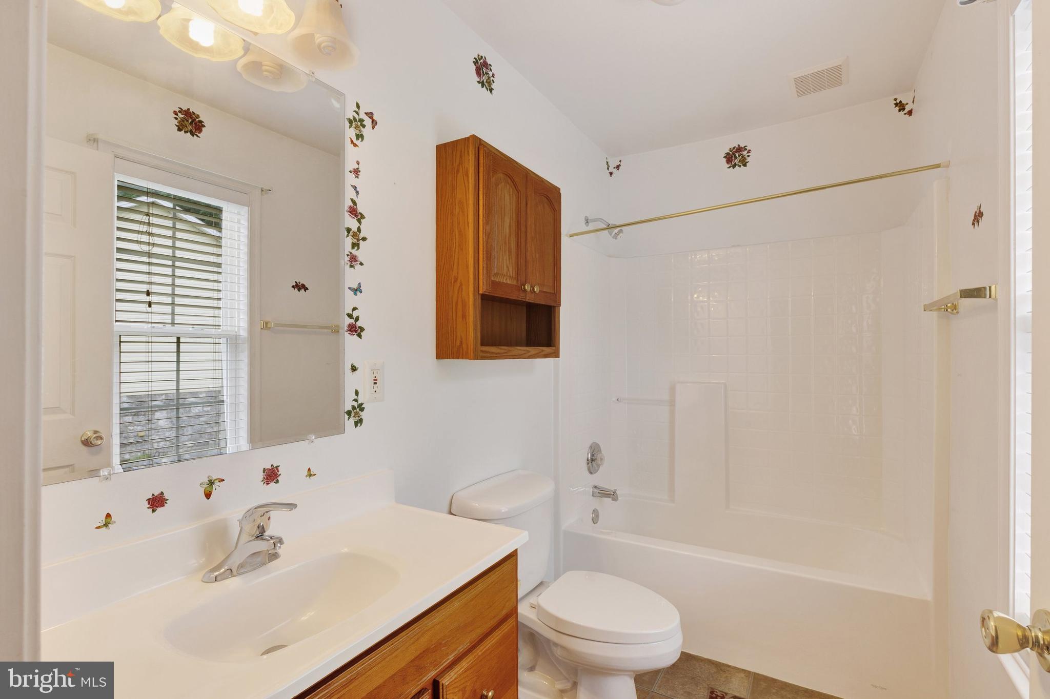 57 Pendyrus Street Delta, PA 17314 - Photo 14 of 28 2nd Floor Bath w/Shower