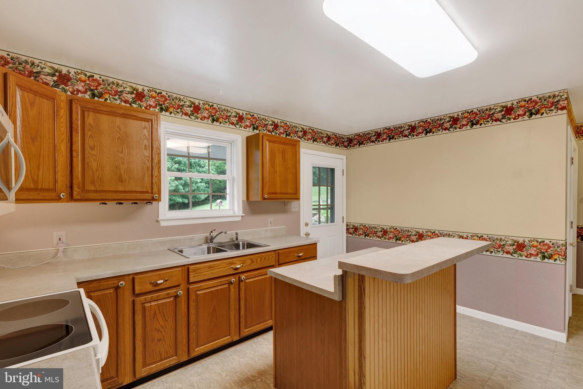 57 Pendyrus Street Delta, PA 17314 - Photo 9 of 28 Kitchen