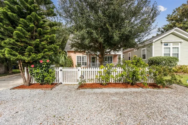 $875,000 | 420 South 4th Street, Amelia Island, FL 32034
