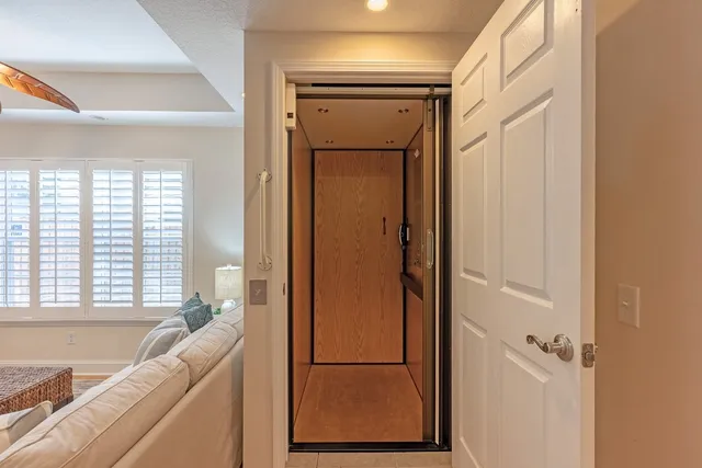 $875,000 | 420 South 4th Street, Amelia Island, FL 32034