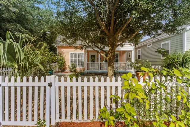 $875,000 | 420 South 4th Street, Amelia Island, FL 32034